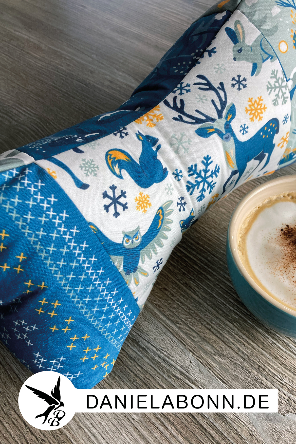 Ein selbst genähter Leseknochen aus den Stoffe der Stoffkollektion Waldtiere im Winter