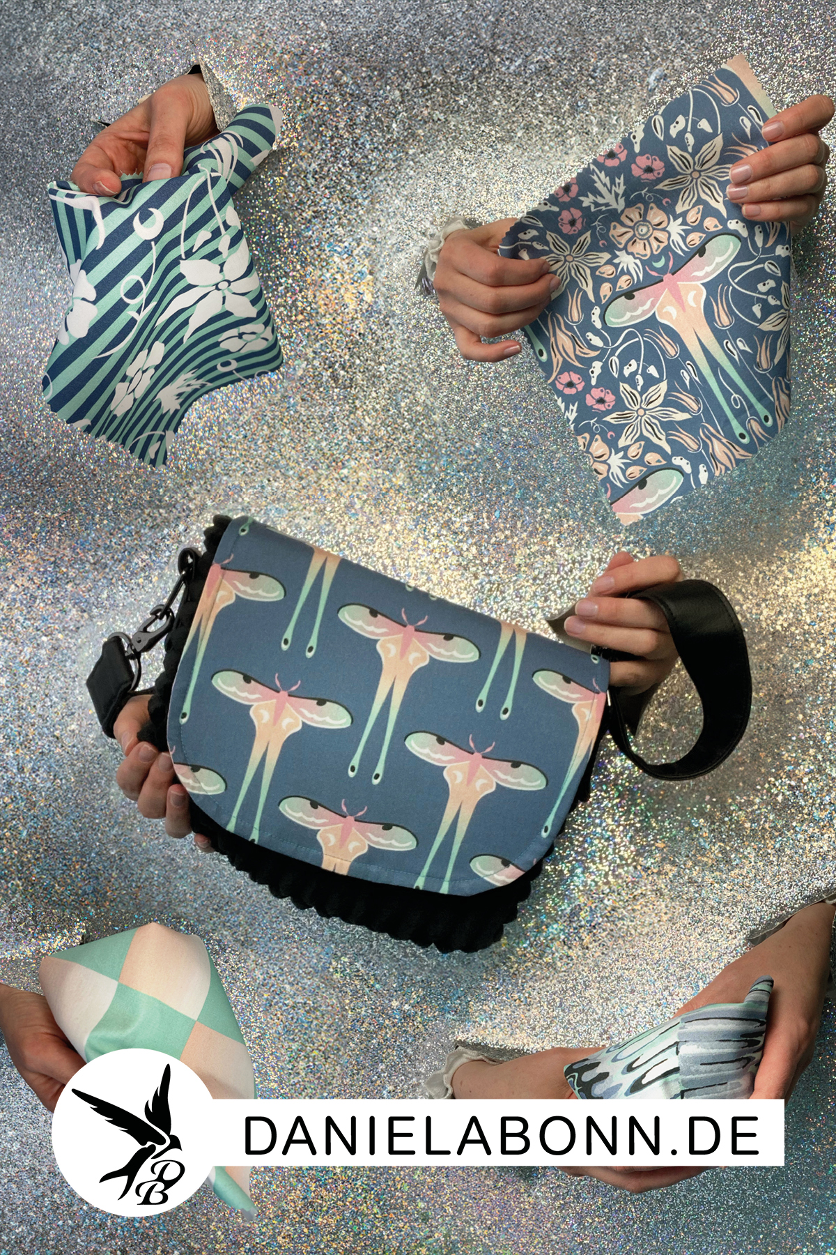 Stoffkollektion Blooming Wings by Daniela Bonn Auf den Stoffen sind Schmetterlinge, viele Blüten Streifen und Karos zu sehen. Die Farben sind pastellzig in Grün, Blau, Rosa und Orange. Aus dem Stoff mit den Schmetterlingen wurde eine Tasche genäht