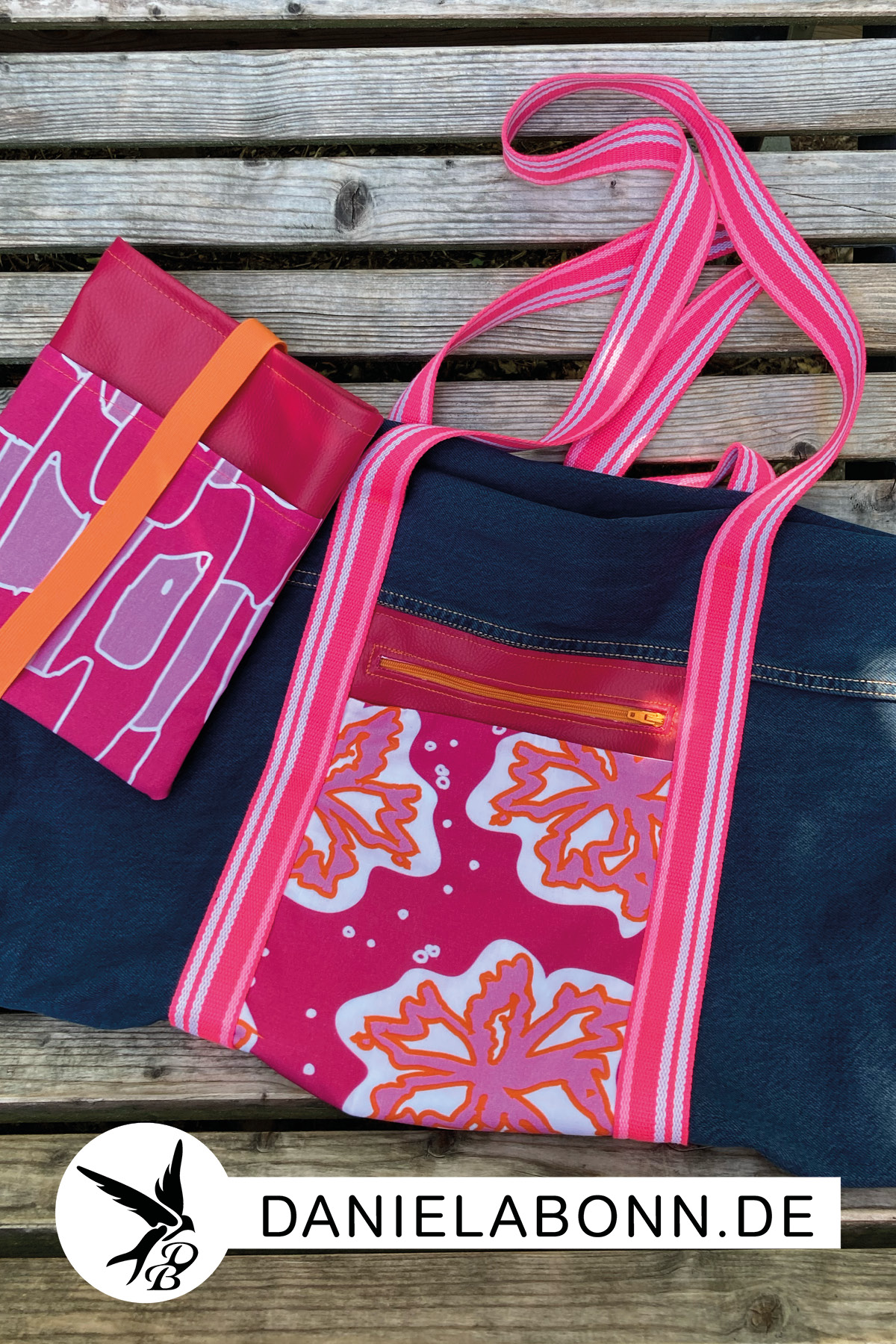 Selbst genähte Taschen  mit Stoffen aus der Stoffkollektion Bloom and Shape in Kombination mit einer alten Jeans