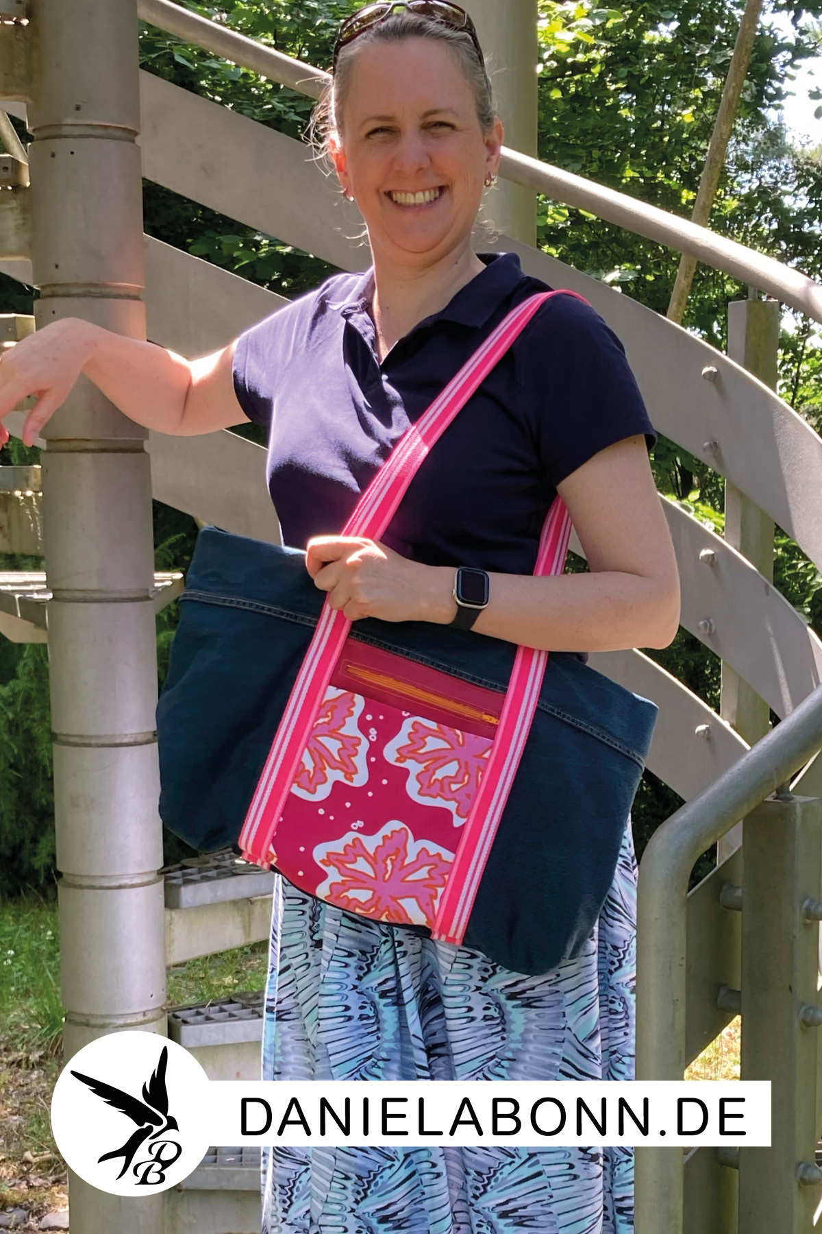 Selbst genähte Taschen  mit Stoffen aus der Stoffkollektion Bloom and Shape in Kombination mit einer alten Jeans